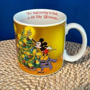 Vintage Applause Disney "It's Beginning To Look Alot Like Christmas" Coffee Mug